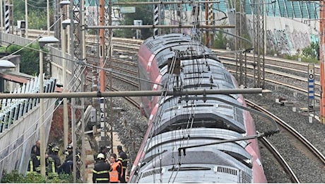 Torino, persona morta investita da un treno: circolazione sospesa per ore tra le stazioni Stura e Porta Susa