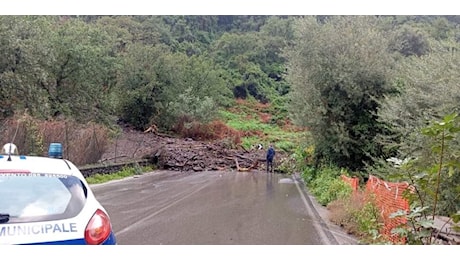 Alluvione a Riposto, in strada navigano barche e automobili: la paura dei residenti IL VIDEO