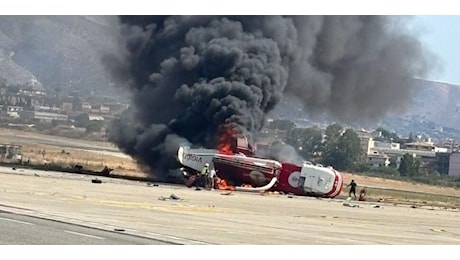 Reggio, elicottero dei Vigili del fuoco si schianta sulla pista dell'aeroporto: piloti in salvo