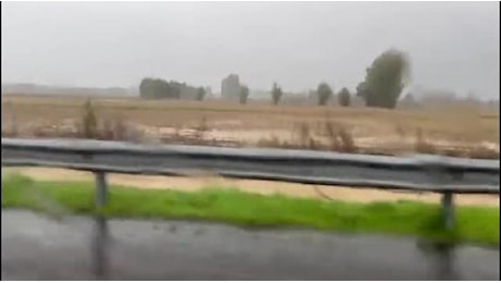 Maltempo a Vicenza, i campi allagati visti dall'autostrada