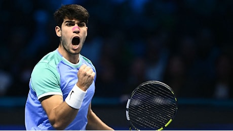 ATP Finals, Carlos Alcaraz sconfigge Andrej Rublev e rilancia la corsa alle semifinali