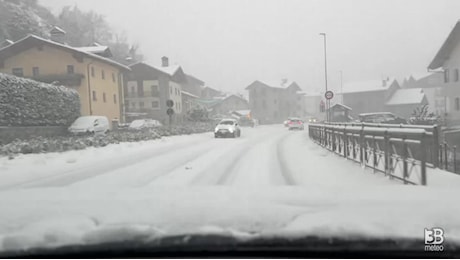 Cronaca Meteo: Aosta, continua a nevicare e non accenna a smettere. VIDEO