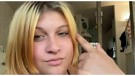 Camilla Suozzi, la 14enne scomparsa telefona al papà in diretta a Pomeriggio 5: «Adesso è in treno»