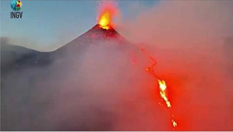 Stromboli, scatta l'allerta rossa: frana di lava dal vulcano