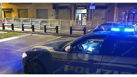 Maxi rissa in zona pub, accoltellati due giovani di 16 e 18 anni. Indaga la polizia