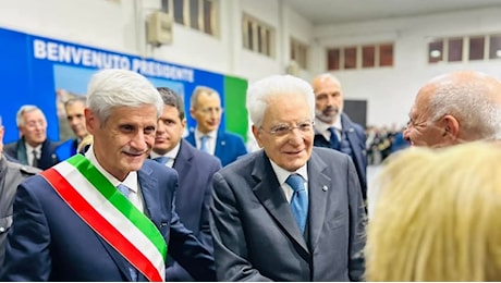 Il presidente Mattarella inaugura la scuola che frequentò Pippo Baudo: «È una presenza anche politica»