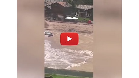 Meteo Video: Cogne (AO), piogge torrenziali, colata di fango travolge tutto; il Paese è isolato