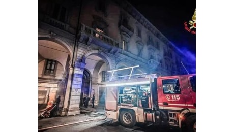 Incendio in una portineria nel centro di Torino, morta una donna I genitori sono rimasti feriti