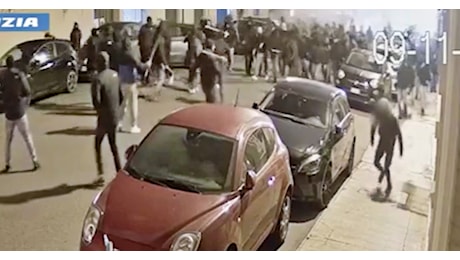 Ultras Torino-Juventus, i video della guerriglia tra le strade del centro prima del derby: 23 denunce e 73 daspo