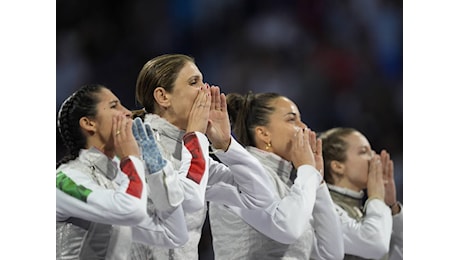 Le azzurre si inchinano alle americane