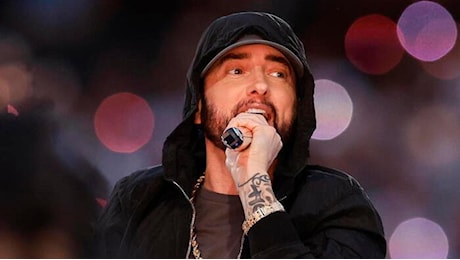 Eminem diventerà nonno, l’annuncio in una canzone. E nel video spunta anche l’ecografia