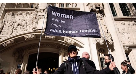 Transgender in Gb, la Corte Suprema:Non possono definirsi donne