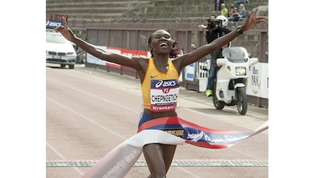 Record del mondo maratona donne: Chepngetich prima sotto le 2h10′