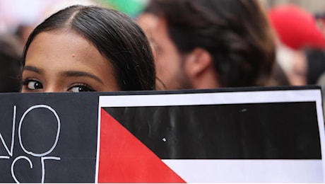 Corteo pro Palestina a Roma: in migliaia alla manifestazione da piazza Vittorio a piazzale Ostiense