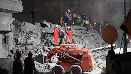 Colpito un palazzo a Beirut, almeno 11 morti e 63 feriti