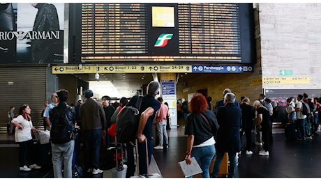 Guasto ferroviario a Roma cancellati oltre 100 treni. Salvini: «Colpa di un chiodo e di una ditta privata»