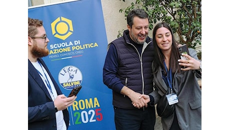 Salvini non cede sul Veneto: «Squadra che vince non si cambia». E sui migranti in manette: «Dovevano trasferirli con le mimose?»