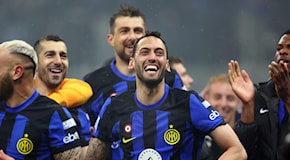 Calhanoglu si diverte coi compagni dell’Inter: siparietto con Klaassen e non solo!