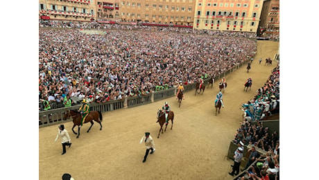 Palio di Siena 2024, oggi la corsa: orario tv, cavalli e fantini in gara