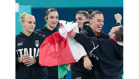 Artistica, Olimpiadi 2024 - Argento per l'Italia! La Ginnastica Femminile torna sul podio olimpico con la squadra dopo quasi 100 anni al fianco di USA e Brasile