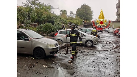 Il maltempo non lascia la Sicilia, scuole chiuse e allerta, 50 interventi a Catania