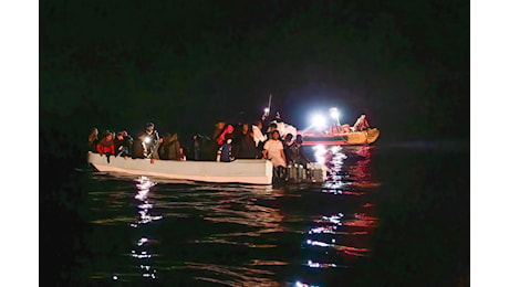 Migranti, fermato superstite naufragio Mar Ionio: avrebbe strangolato 16enne sulla barca