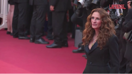 VIDEO Usa, l'appello di Julia Roberts alle donne: Non votate Trump come i vostri mariti