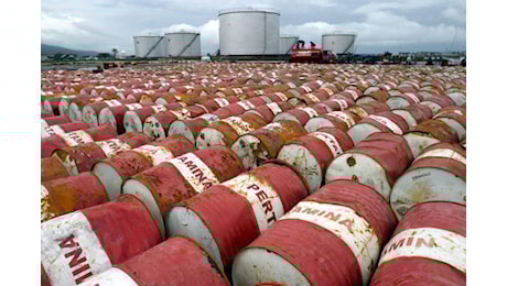 Prezzo petrolio in aumento, Wti scambiato a 59,68 dollari