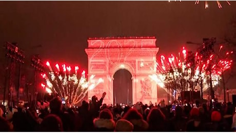 Dalla Nuova Zelanda fino a Hong Kong: in un video tutti i festeggiamenti per il Capodanno 2025 in giro per il mondo