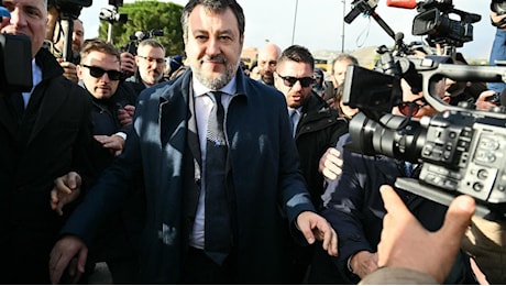 Processo Open Arms, l'attesa di Salvini tra giri per Palermo e le battute con i cronisti