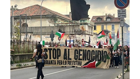 Per le strade di Monza il corteo Brianza per la Palestina