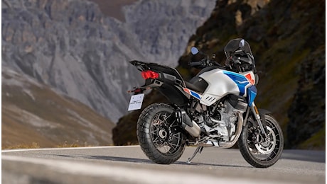 EICMA, Moto Guzzi presenta la Stelvio Duecento Tributo