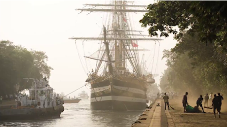 L'arrivo della nave Amerigo Vespucci a Mumbai