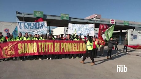 Stellantis, primo sciopero allo stabilimento di Pomigliano contro il piano di licenziamenti