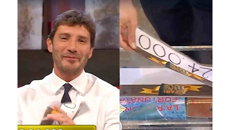 Affari Tuoi, Stefano De Martino non ci sta e risponde all'inchiesta di Striscia: Se davvero ci fossero gli estremi...