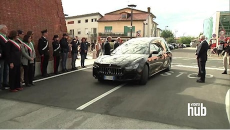 A Vicenza i funerali di Sammy Basso, l'arrivo del feretro e la cerimonia