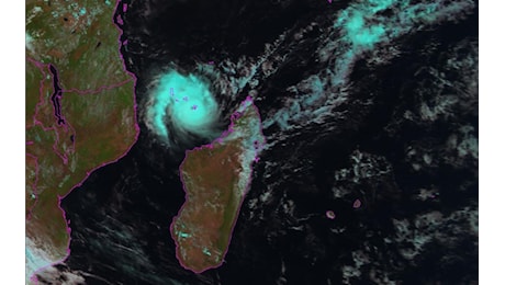 Cronaca meteo. Mayotte, potrebbero essere 60000 le vittime del ciclone Chido. Raggiunta anche la Zambia - Video e foto