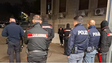 Scappano dai carabinieri e si schiantano in scooter: morto un 20enne