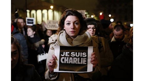 Charlie Hebdo, dieci anni dopo: «La satira fatica a sopravvivere»