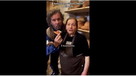 «Dinner Club», lo chef Cracco al forno Santa Caterina con De Sica e Papaleo: tutti pazzi per la focaccia delle nonnine