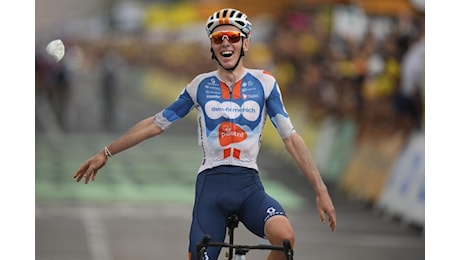 Romain Bardet corona il sogno della vita: prima maglia gialla all'ultimo Tour de France
