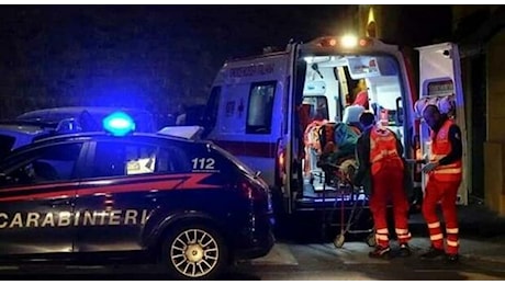 Napoli, violenza nella notte: otto stranieri feriti, rissa in Piazza Cavour