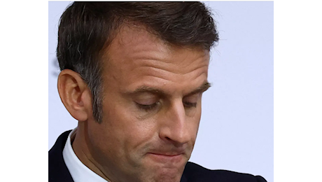 Macron Ignora la Volontà Popolare e Forma un Governo con l’Estrema Destra, Provocando una Rivolta Democratica