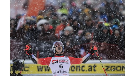 Marco Odermatt più forte del maltempo: Val d'Isère è sua