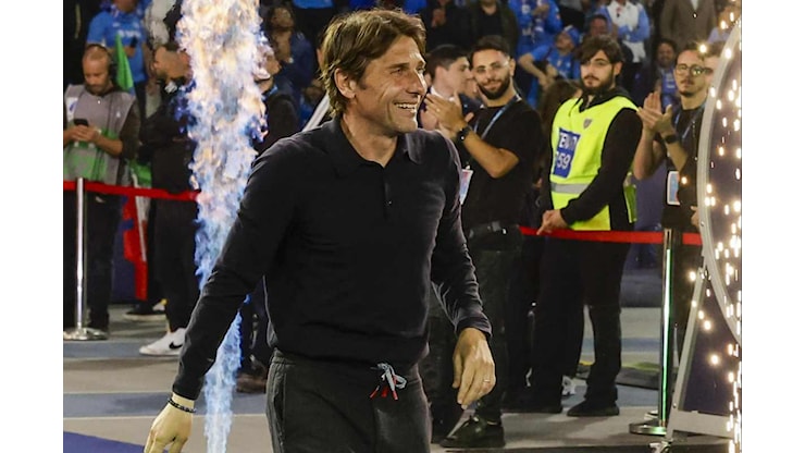 Il Napoli festeggia Conte: sorpresa da brividi a Castel di Sangro - Spazio Napoli – News Napoli Calcio e Calciomercato Napoli Il Napoli festeggia Conte: sorpresa da brividi a Castel di Sangro - Spazio Napoli – News Napoli Calcio e Calciomercato Napoli