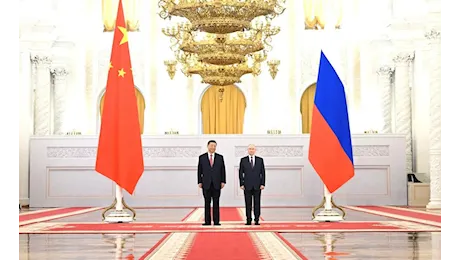 Russia, Putin e Xi Jinping fianco a fianco alla parata della Vittoria