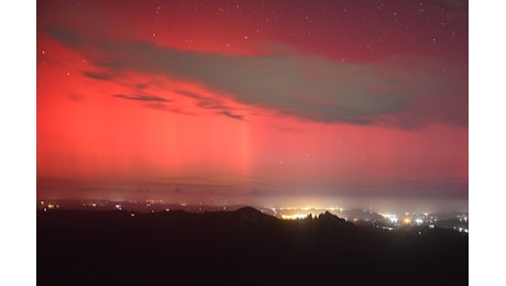 Lo straordinario spettacolo dell'aurora boreale nei cieli della Sardegna