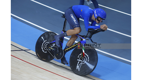 Jonathan Milan in finale per l’oro ai Mondiali di ciclismo su pista: sfiderà Charlton, che ha strappato il record a Ganna