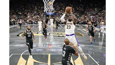 Basket: Nba. Cleveland vola a 14 vittorie, Lebron trascina i Lakers