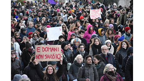 Violenza di genere, nel 2024 sono aumentate del 57 per cento le richieste d’aiuto al 1522